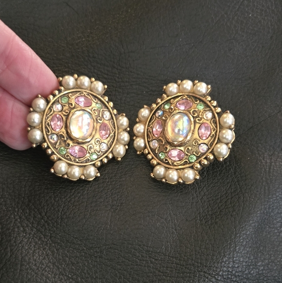 Macy's Elegant Gold and Pink Pearl Clip On Earrings - Picture 4 of 5